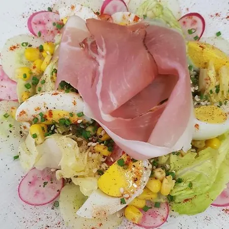 Отель Domaine De Chantemerle