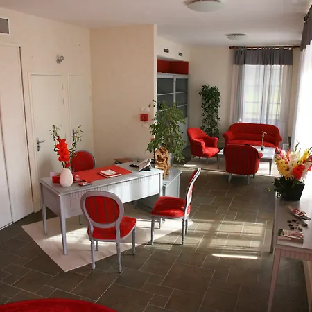 Отель Domaine De Chantemerle