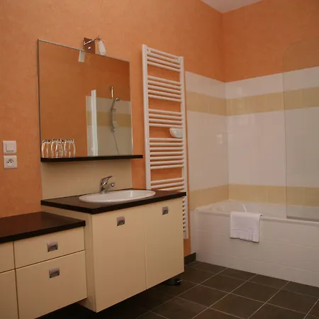 Отель Domaine De Chantemerle