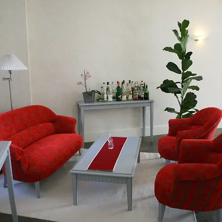 Отель Domaine De Chantemerle