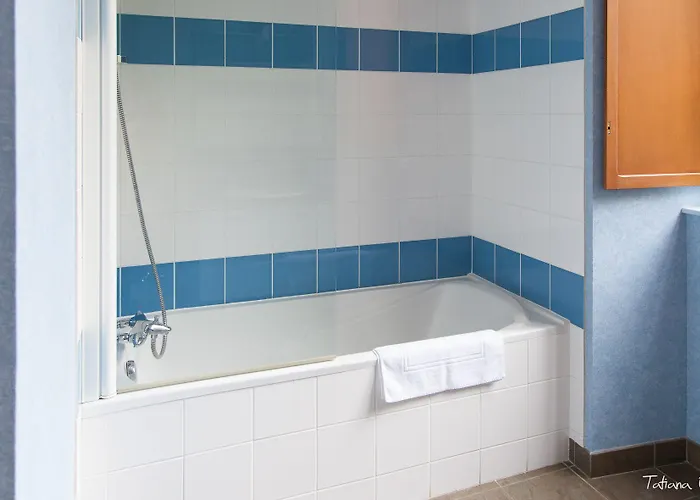 Hotel Domaine De Chantemerle 3*